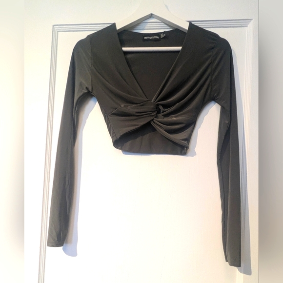 PrettyLittleThing Green Cropped Long Sleeves Top W/A Twist Design. Sz 2 Like New - Picture 1 of 8